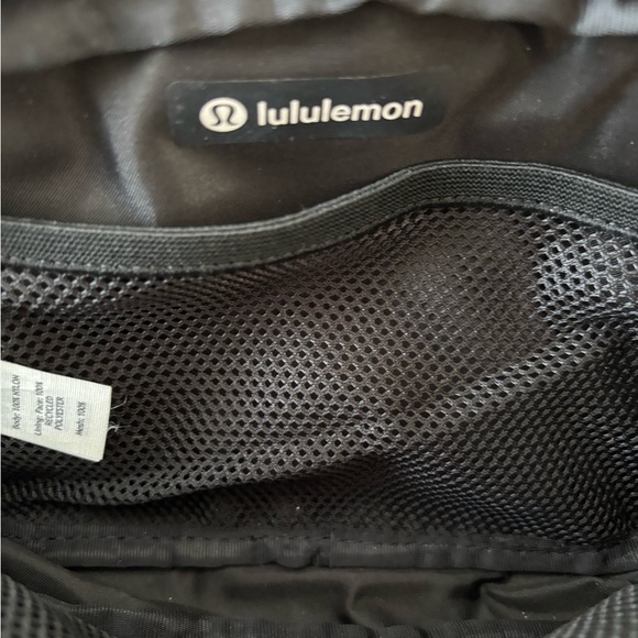Lululemon Everywhere Belt Bag - Picture 7 of 7